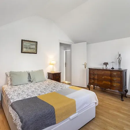 Whome Amazing House In Carcavelos Historical Center W/ Private Patio & Bbq Ferienhaus *