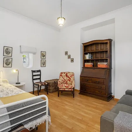 Ferienhaus Whome Amazing House In Carcavelos Historical Center W/ Private Patio & Bbq *