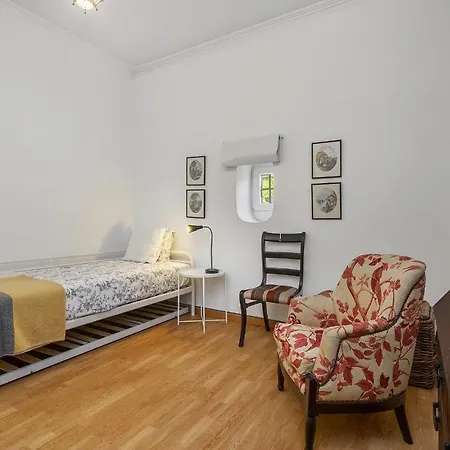 Whome Amazing House In Carcavelos Historical Center W/ Private Patio & Bbq Ferienhaus *