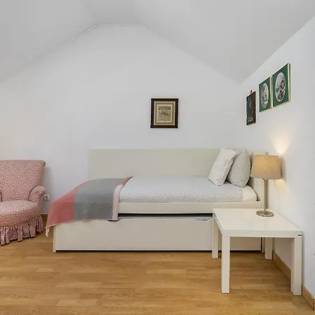 Ferienhaus Whome Amazing House In Carcavelos Historical Center W/ Private Patio & Bbq *