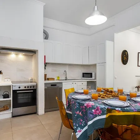 Whome Amazing House In Carcavelos Historical Center W/ Private Patio & Bbq Ferienhaus