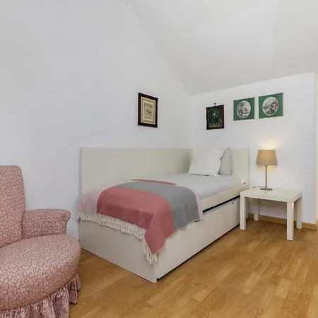 Ferienhaus Whome Amazing House In Carcavelos Historical Center W/ Private Patio & Bbq Carcavelos (Lisbon)