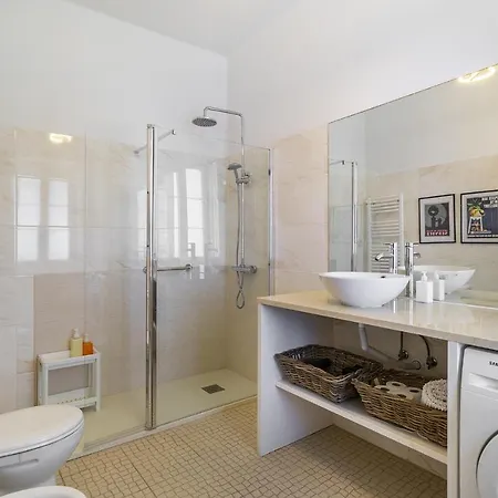 Whome Amazing House In Carcavelos Historical Center W/ Private Patio & Bbq Ferienhaus *