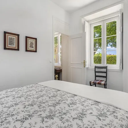 Whome Amazing House In Carcavelos Historical Center W/ Private Patio & Bbq *