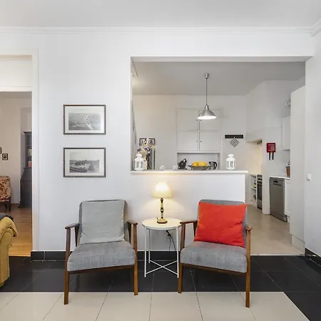 Whome Amazing House In Carcavelos Historical Center W/ Private Patio & Bbq *