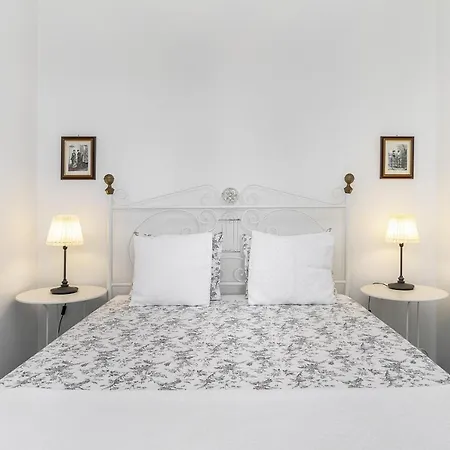 Whome Amazing House In Carcavelos Historical Center W/ Private Patio & Bbq *