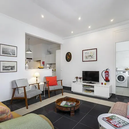 Whome Amazing House In Carcavelos Historical Center W/ Private Patio & Bbq