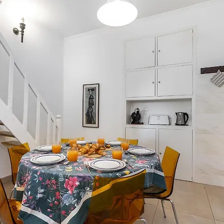 Whome Amazing House In Carcavelos Historical Center W/ Private Patio & Bbq *