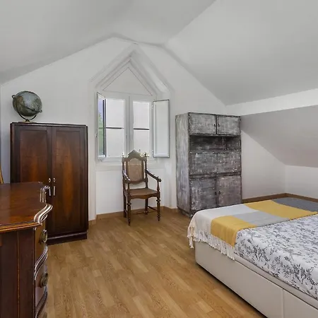 Whome Amazing House In Carcavelos Historical Center W/ Private Patio & Bbq *